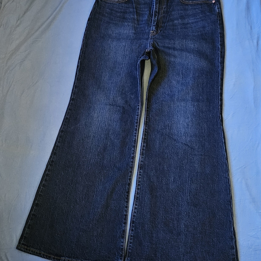 Levi's Ribcage Bell Jeans